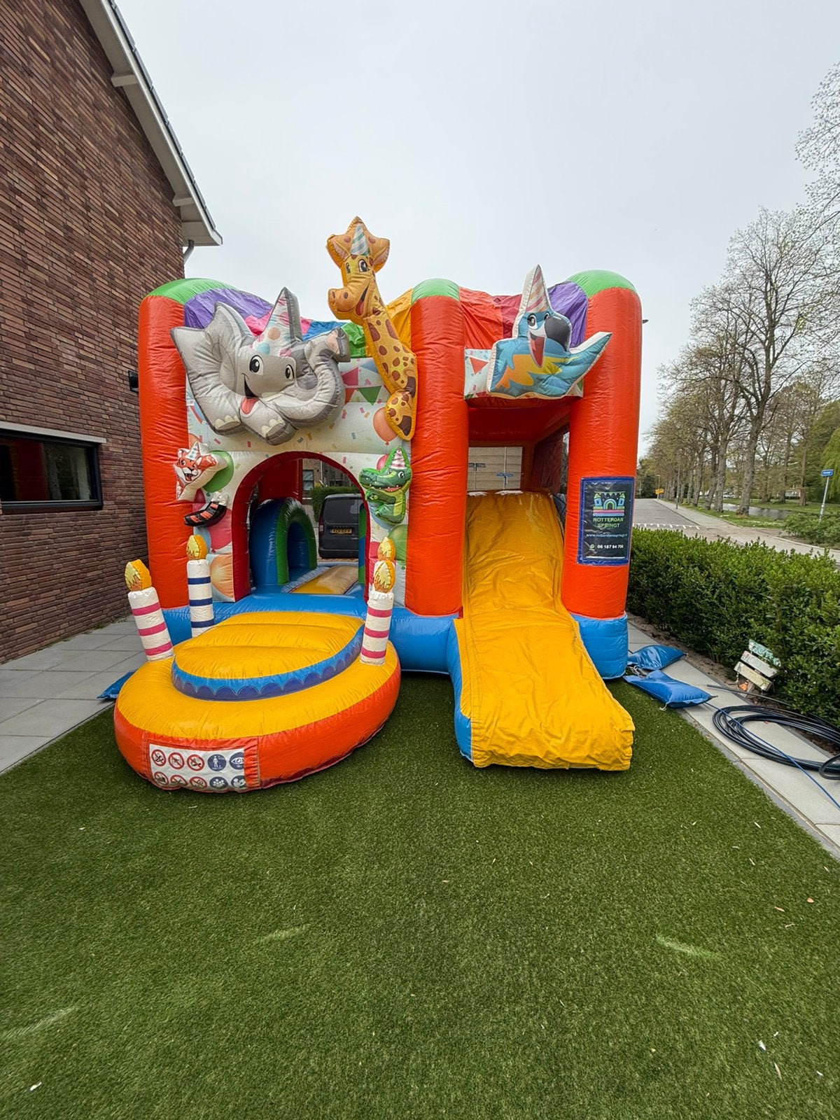 Springkussen party te koop, Hobby en Vrije tijd, Ophalen of Verzenden, Zo goed als nieuw, Overige