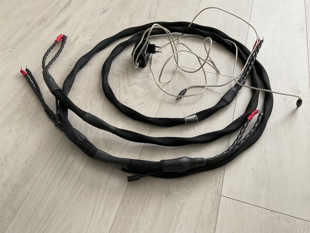 Synergistic Research Tesla precision Reference speakercable, Ophalen of Verzenden, Zo goed als nieuw, 2 tot 5 meter, Luidsprekerkabel