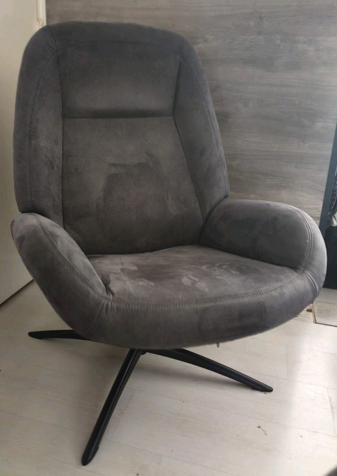 Montel Suède Grijze Luxe Stoel met Voetenbank, Huis en Inrichting, Stoelen, Ophalen, Luxe, Modern, Gebruikt, Eén