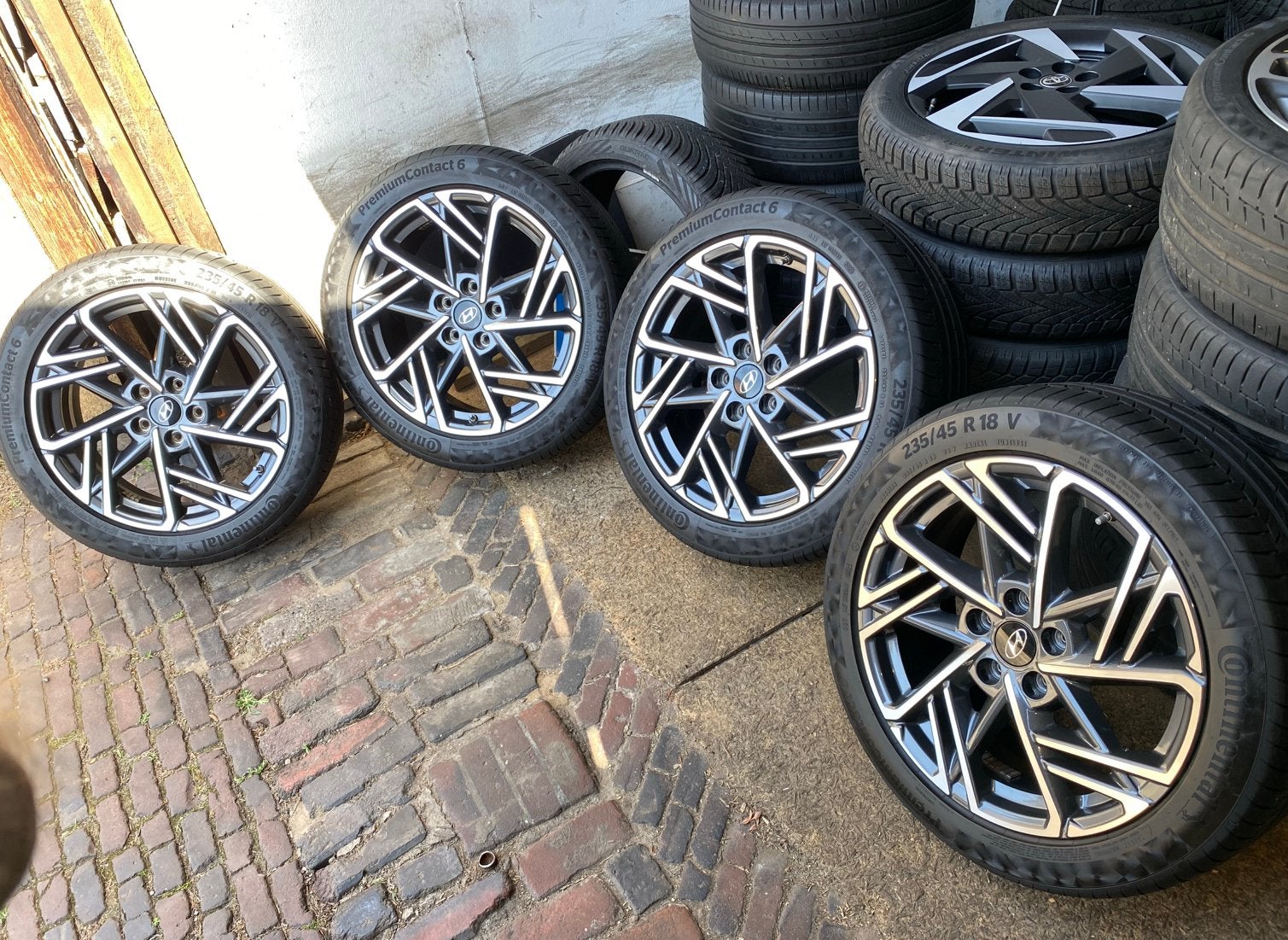 ALS NIEUWE 18” Hyundai Kona Hybrid velgen + 235/45 R18 Conti, 18 inch, Banden en Velgen, Nieuw, Ophalen of Verzenden