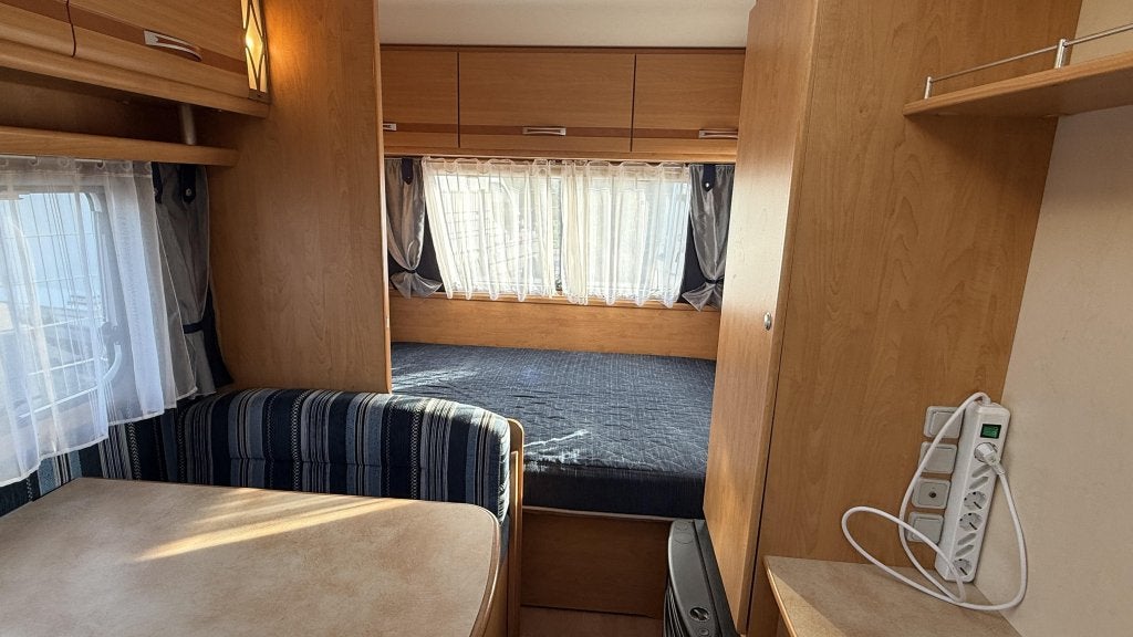 Caravelair Ambiance Style 400 CP bouwjaar 2009 met voortent, Fietsenrek, Bedrijf, Treinzit, 750 - 1000 kg