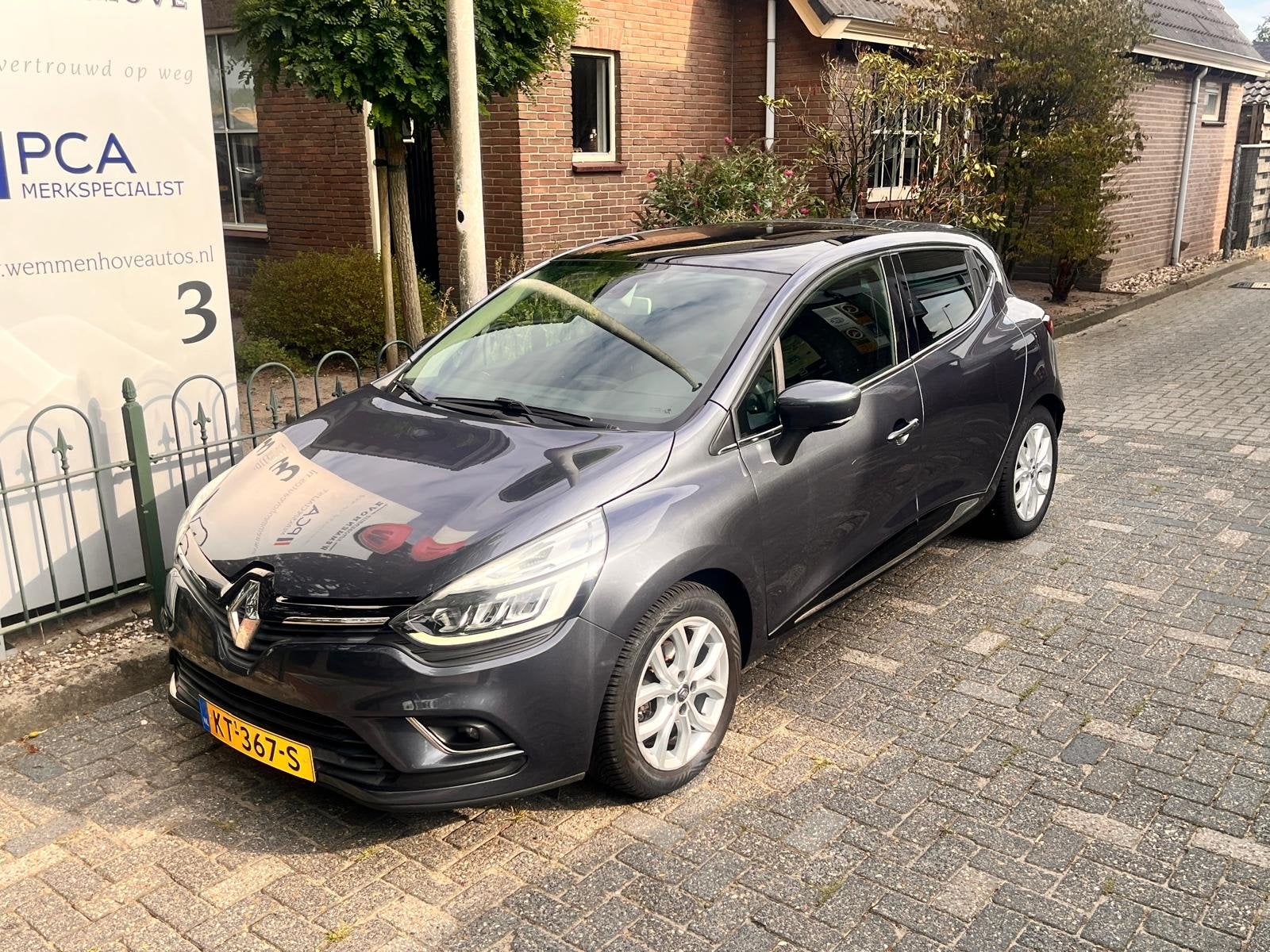 Renault Clio 0.9 TCe Intens (bj 2016), Voorwielaandrijving, Gebruikt, Leder en Stof, 49 €/maand