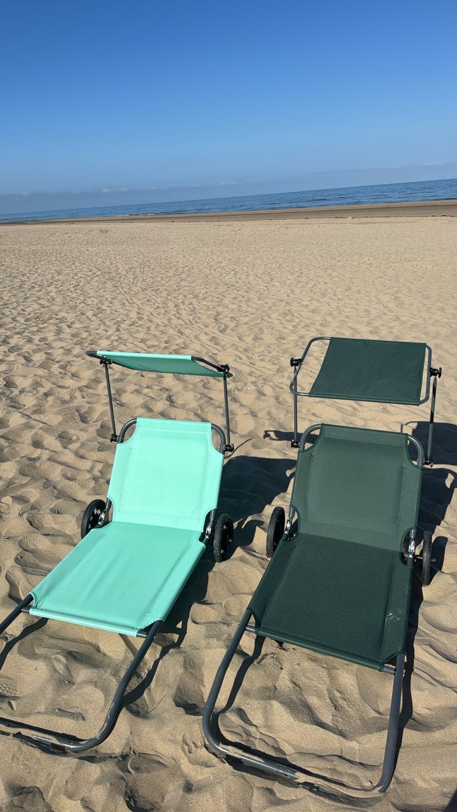 Strandstoel met wielen en zonnescherm - 2 stuks, Ophalen, Gebruikt, Metaal, Verstelbaar