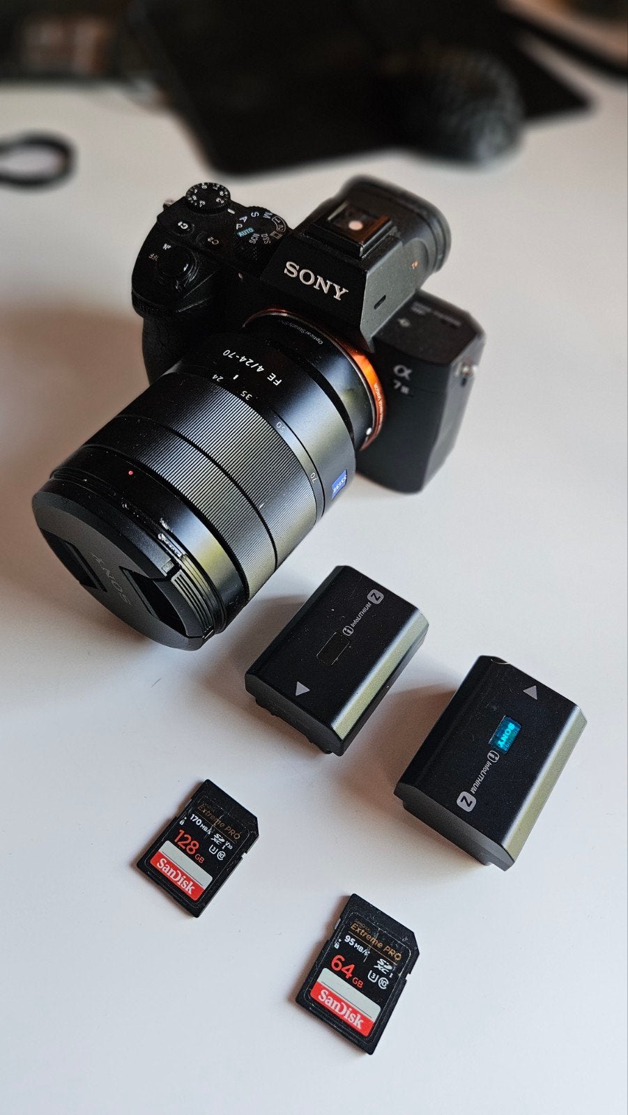 Sony A7iii Set + Sony zoomlens + 2 SD + 2 accu, Ophalen, Gebruikt, 24 megapixels, Accu