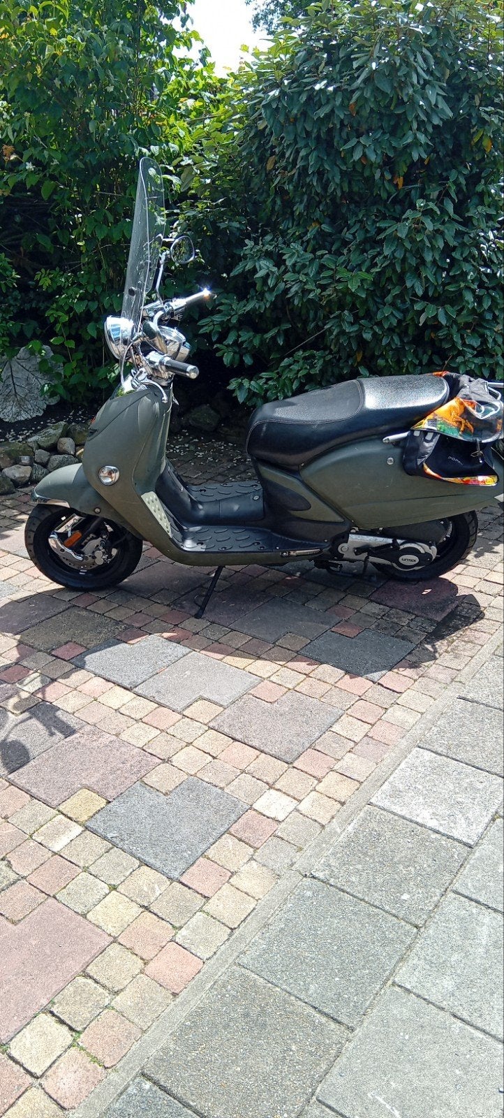 Retro snor scooter 100 cc viertakt met alarm., Ophalen, Benzine, Overige merken