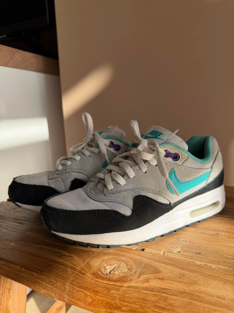Nike Air Max maat 35,5, Gebruikt, Ophalen of Verzenden, Jongen of Meisje, Sportschoenen