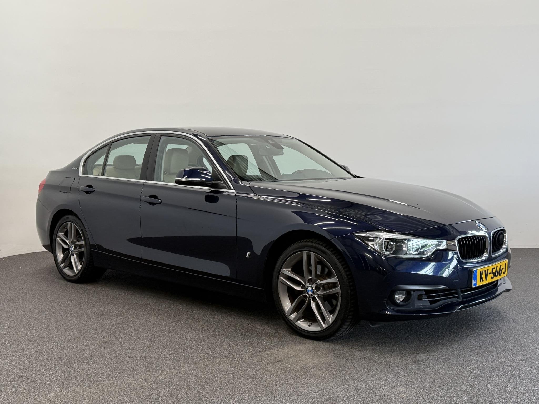 BMW 3-serie 330e Centennial High Executive Navigatie Profess, Automaat, Achterwielaandrijving, Gebruikt, 4 cilinders
