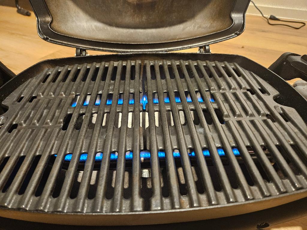 Weber Q1200 + accessories, Tuin en Terras, Gasbarbecues, Ophalen, Zo goed als nieuw, Weber