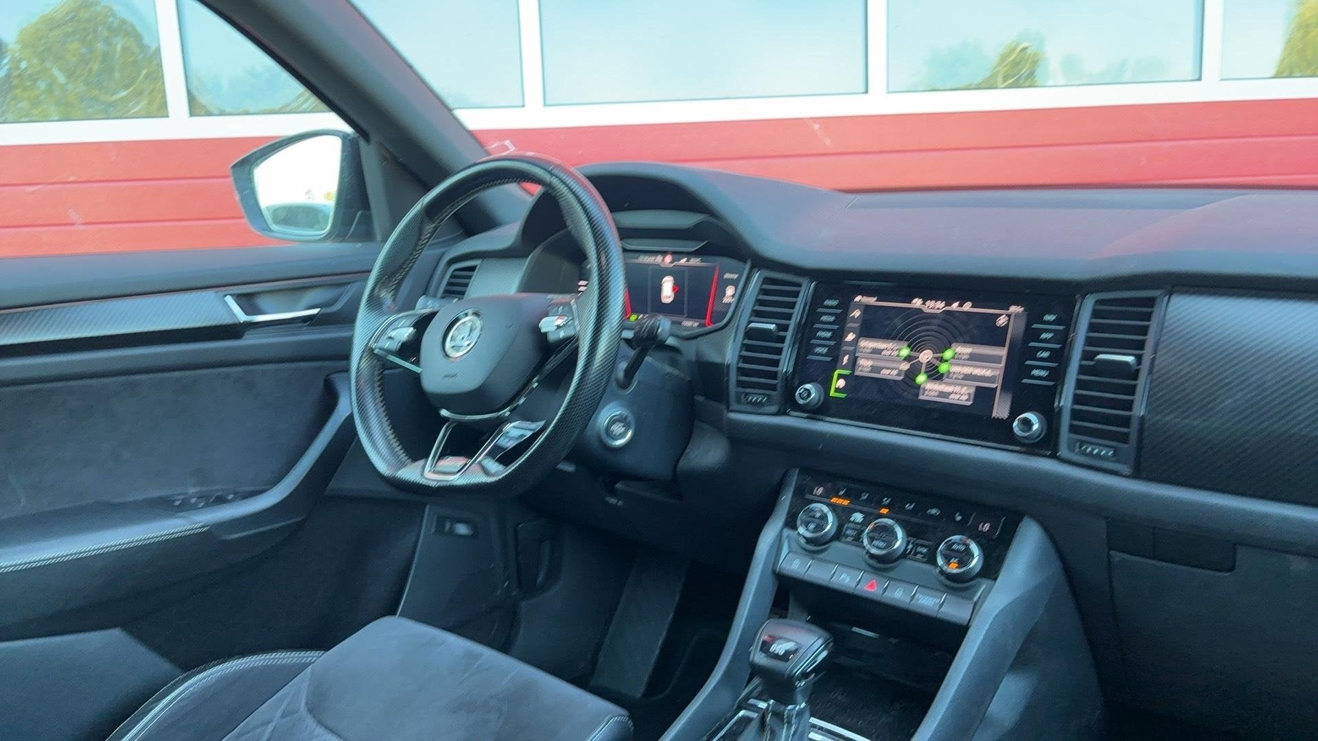 Skoda Kodiaq 1.5 TSI Sportline Business 7p AUTOMAAT / CAMERA, Auto's, 4 cilinders, 150 pk, Zwart, Bedrijf