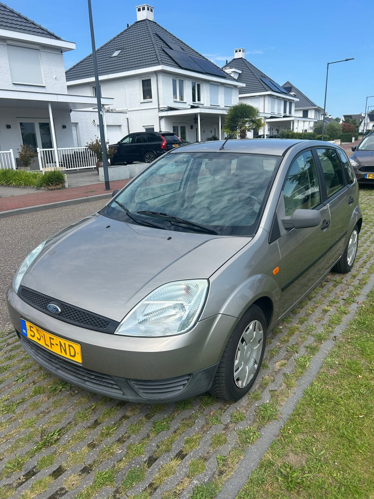 Ford Fiësta 1.3 8V 5DR 2002 Grijs 144.329km!!, Auto's, 1299 cc, Stof, 4 cilinders, 49 €/maand