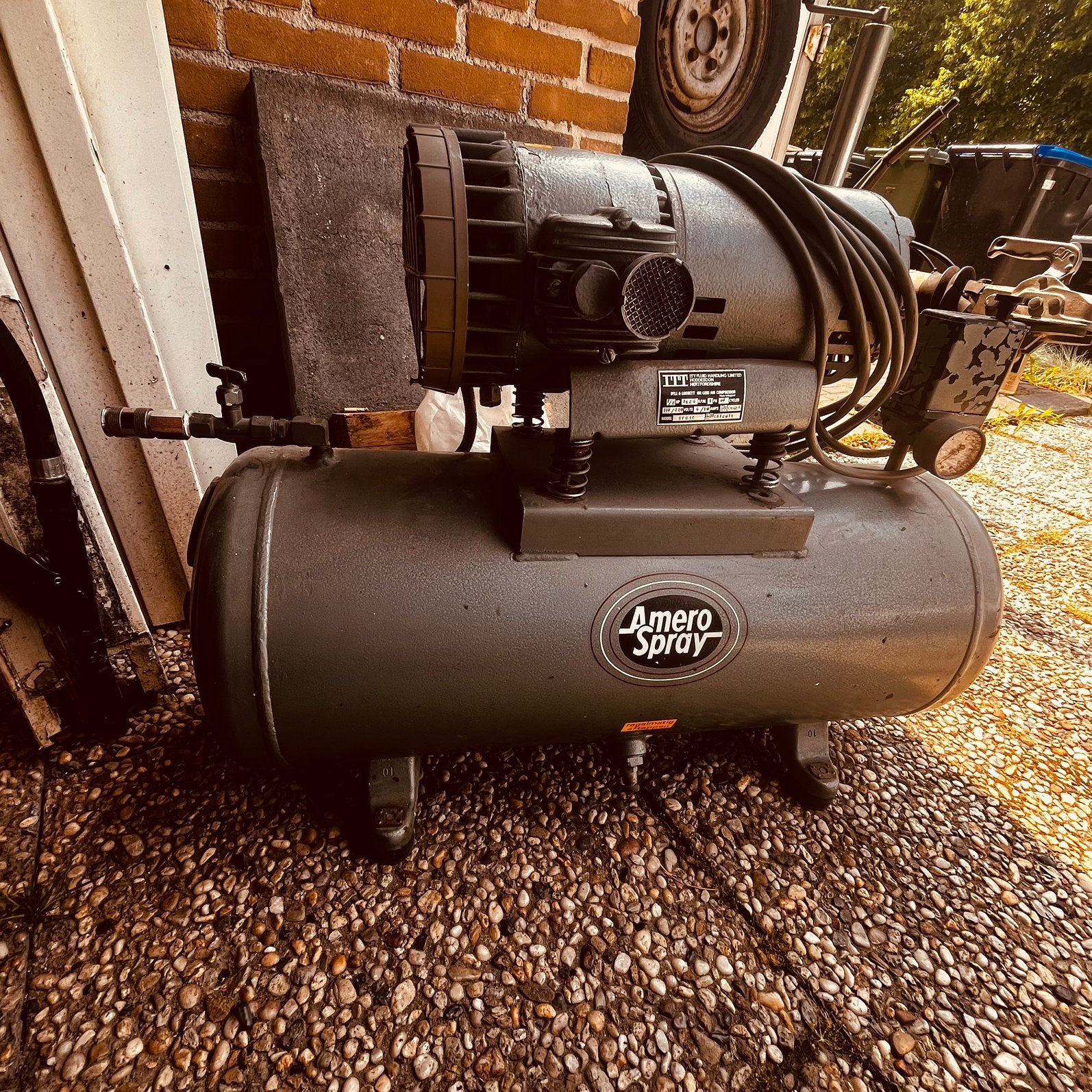Goed werkende compressor, Doe-het-zelf en Verbouw, Compressors, 6 tot 10 bar, Ophalen of Verzenden, Zo goed als nieuw, Minder dan 200 liter/min
