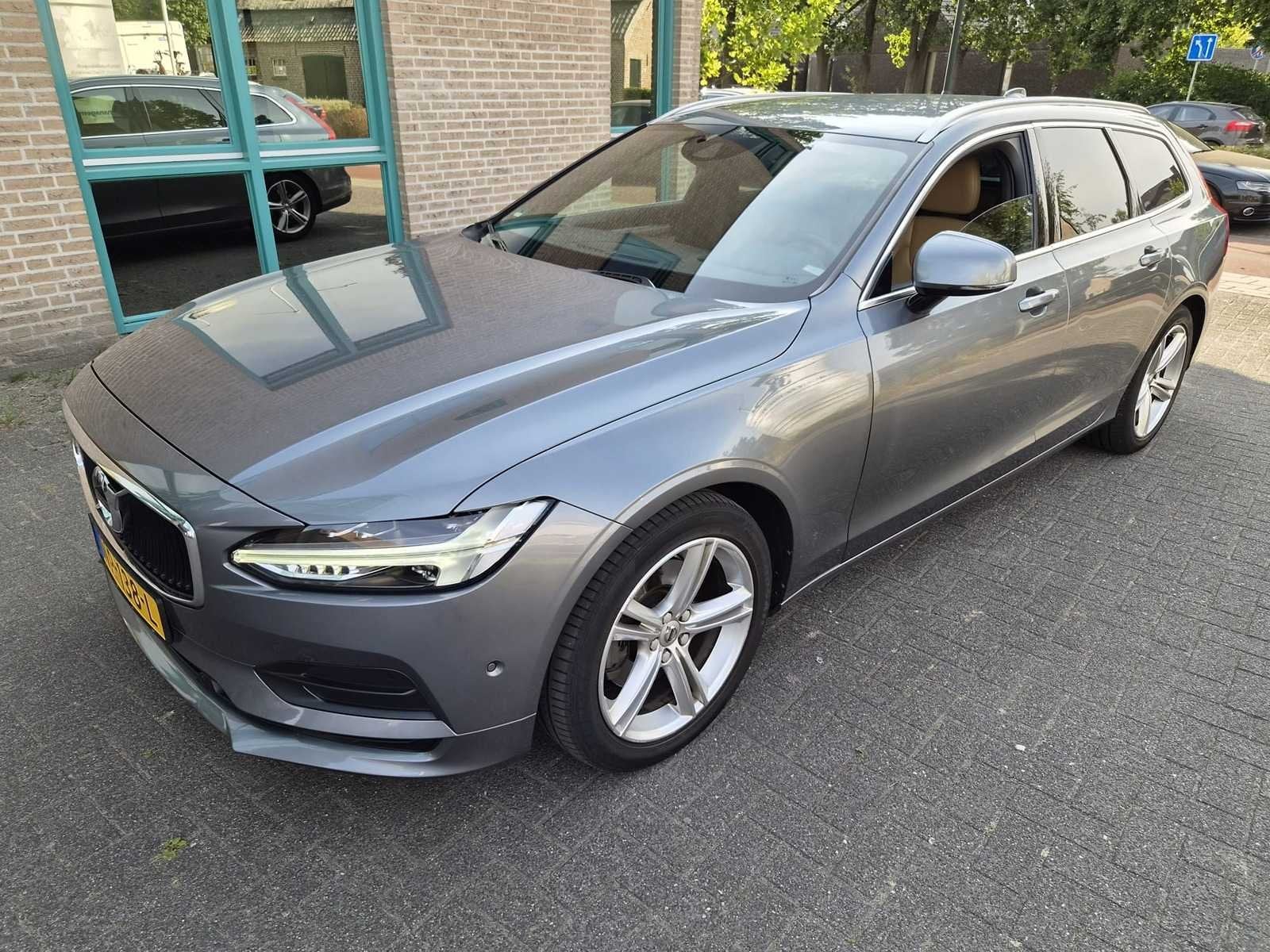 Volvo - 2017 - V90 - 2.0 D4 Momentum - NP-138-L, Auto's, Euro 6, Diesel, V90, Gebruikt