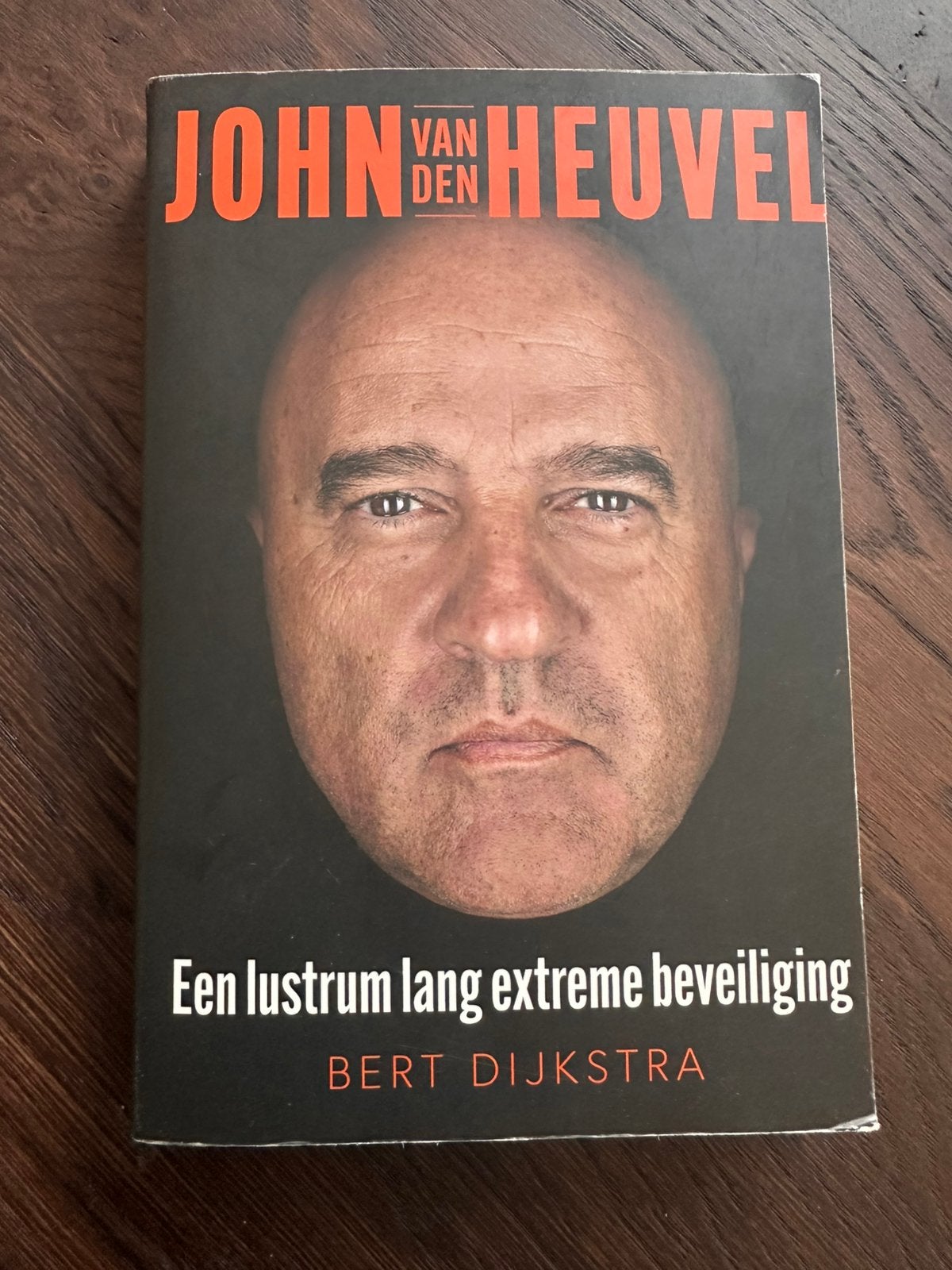 Boek van John van den Heuvel, Ophalen, Zo goed als nieuw, Overige