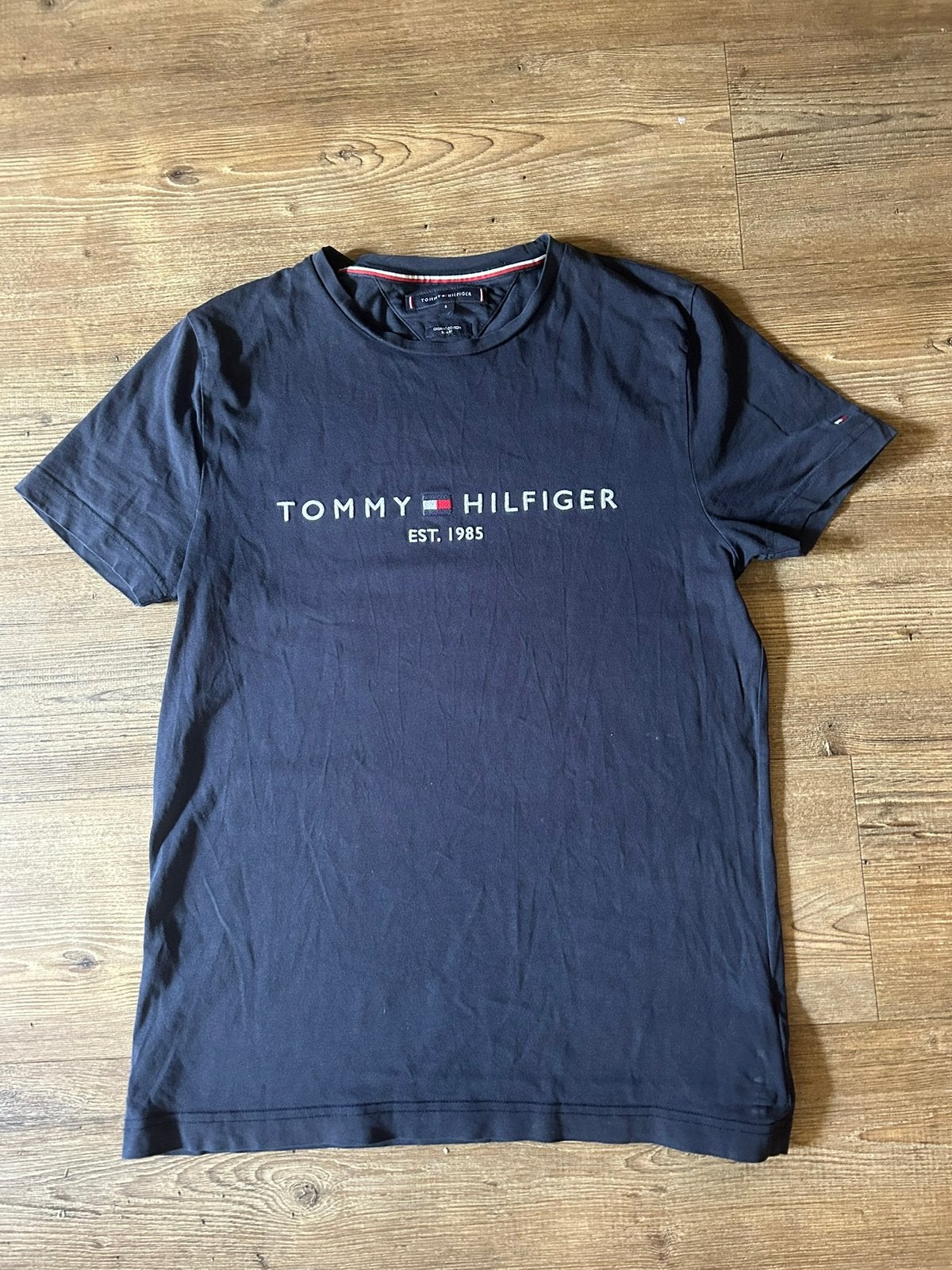 Heel mooi donkerblauw shirt Tommy Hilfiger 176 of maat S, Kinderen en Baby's, Kinderkleding | Maat 176, Ophalen of Verzenden, Zo goed als nieuw