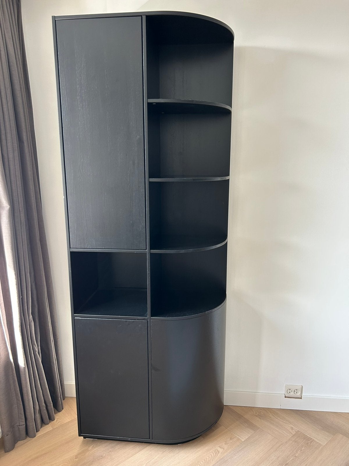 Zwart houten WOOOD kast met vakken, Ophalen, Zo goed als nieuw, 25 tot 50 cm, 50 tot 100 cm