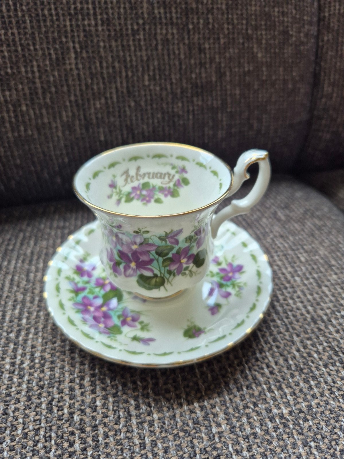 Royal Albert Flower of the Month kop en schotel Februari, Antiek en Kunst, Ophalen of Verzenden