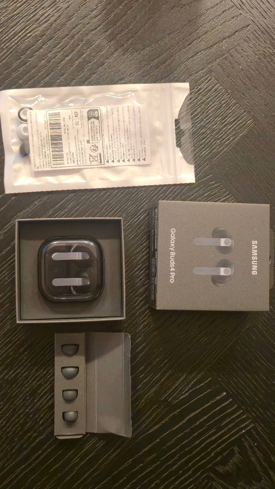 Samsung Galaxy Buds4 Pro - Zgan - meerdere nieuwe eartips