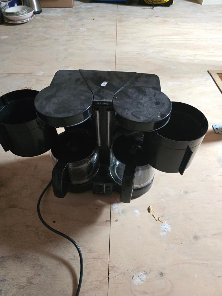 Krups Koffiezetapparaat met dubbele kan, Gebruikt, 10 kopjes of meer, Koffiemachine, Gemalen koffie