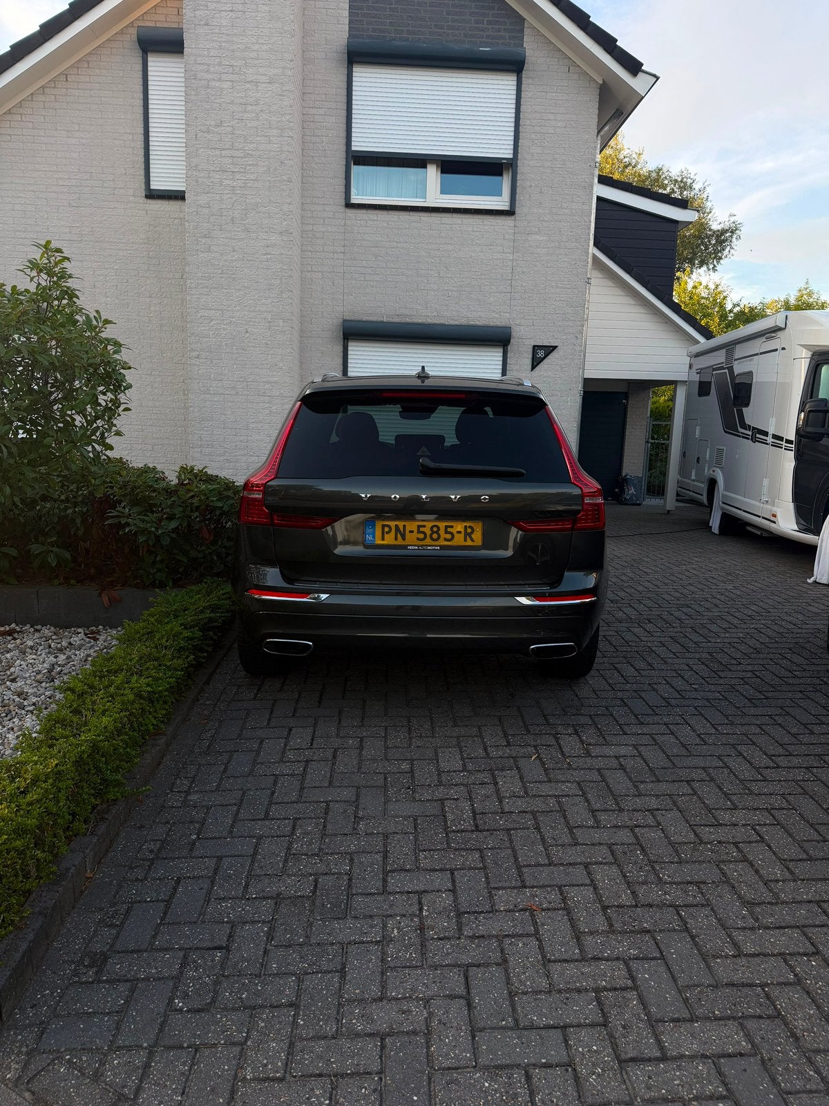 Volvo XC60 D4 Inscription | 360° Camera | CarPlay| B&W audio, Auto's, Automaat, Navigatiesysteem, Euro 6, Bruin