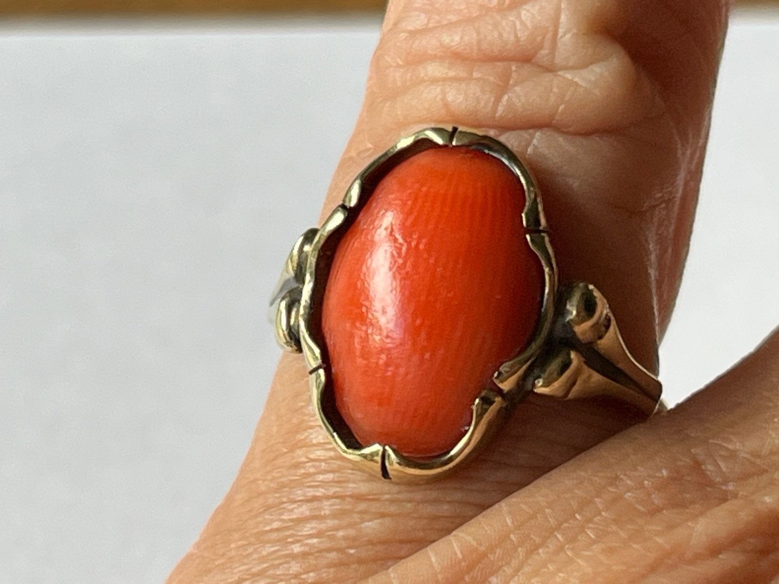 Antieke 14K Gouden Ring met Bloedkoraal - Gekeurd, Gebruikt, Verzenden, Met edelsteen, Dame