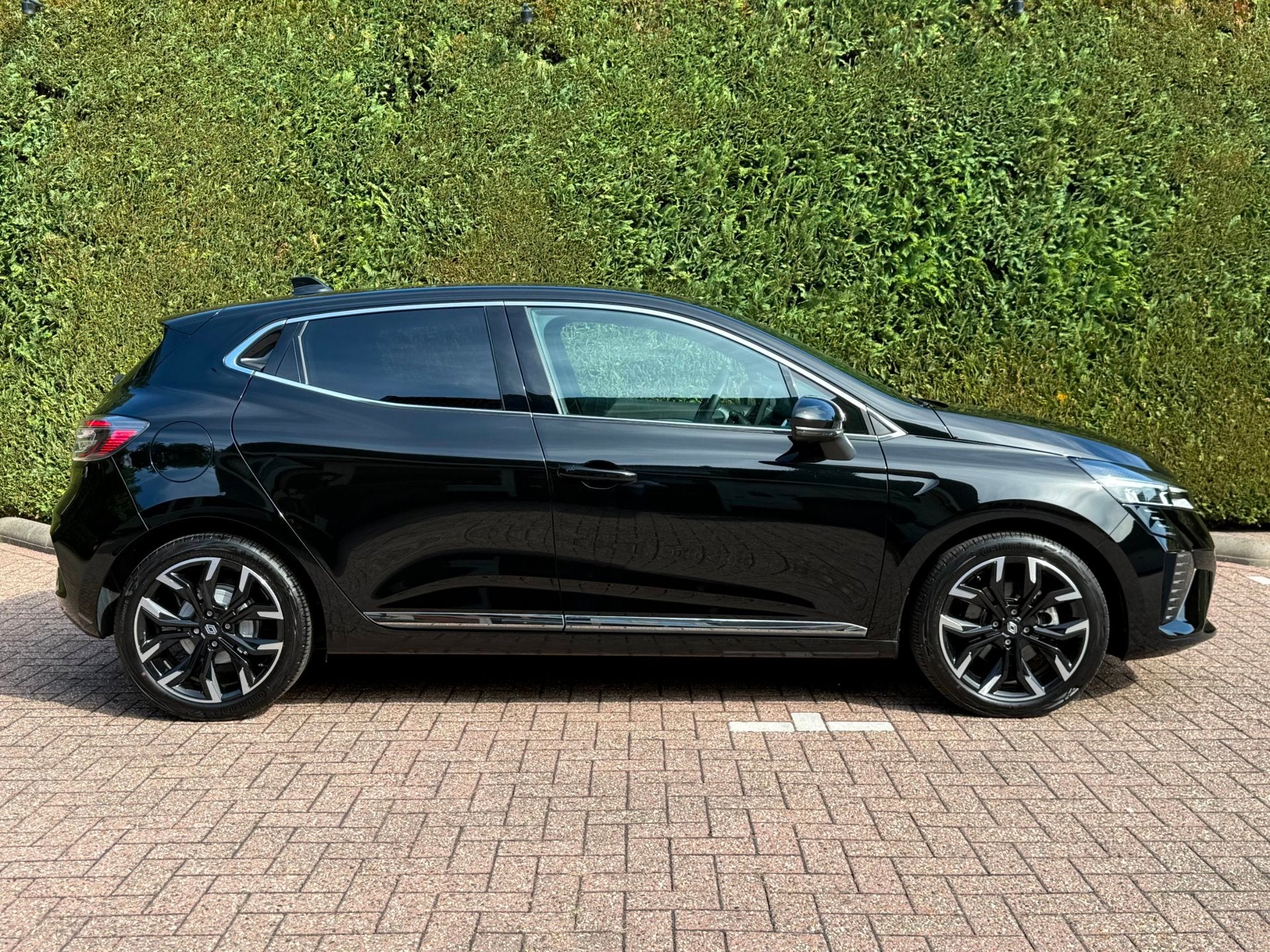 Renault Clio 1.6 E-Tech Full Hybrid 145 techno | Carplay| Ca, Gebruikt, Leder en Stof, Zwart, Origineel Nederlands