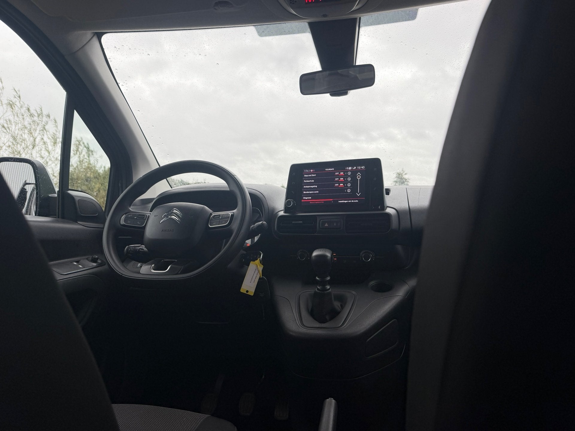 Citroen BERLINGO 1.2 PureTech Feel - Gris Platinium - Naviga, Voorwielaandrijving, Stof, Gebruikt, 1199 cc
