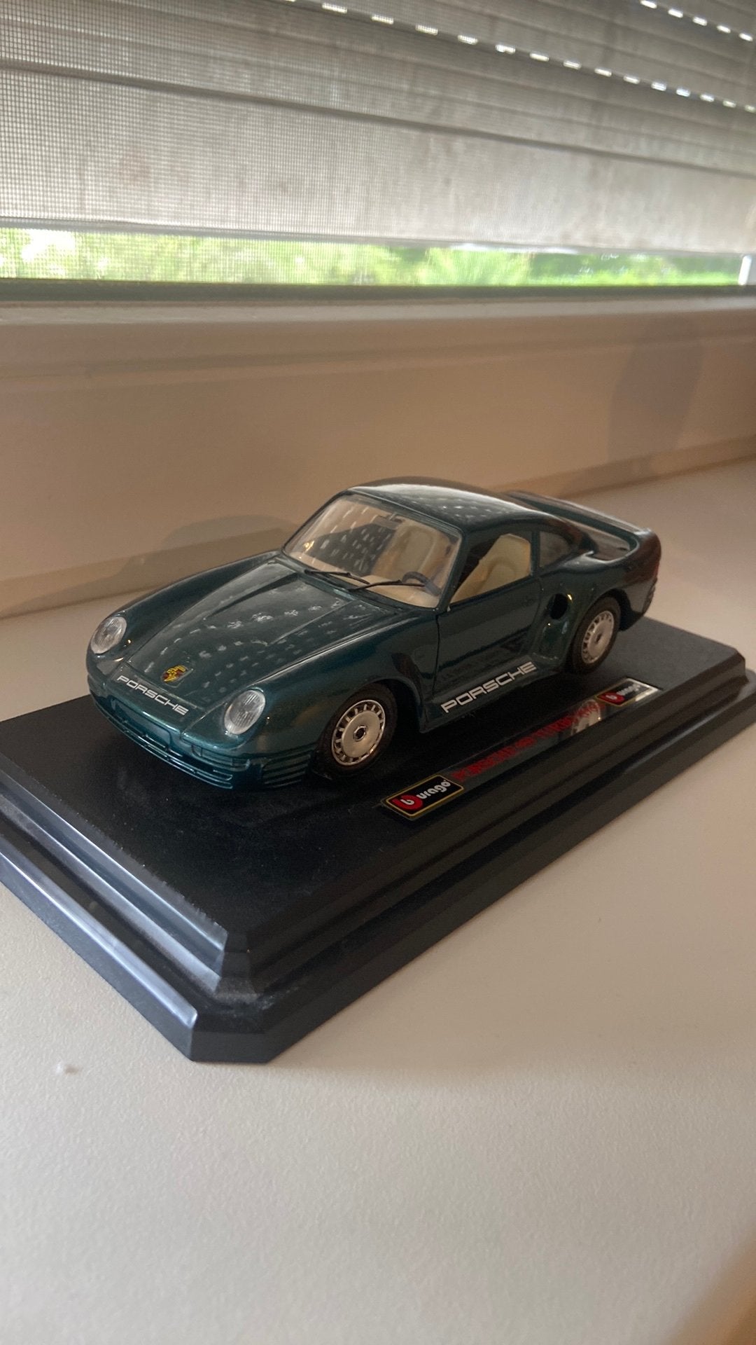 Burago Porsche 959 Turbo (1986) modelauto, Ophalen of Verzenden, Zo goed als nieuw, Auto, Overige merken