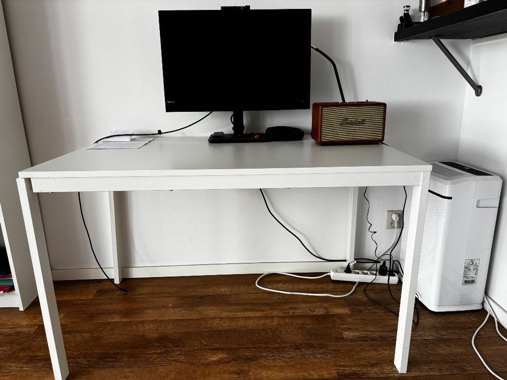 White Desk – Simple Modern Design, Ophalen, Gebruikt, IKEA, Computerbureau