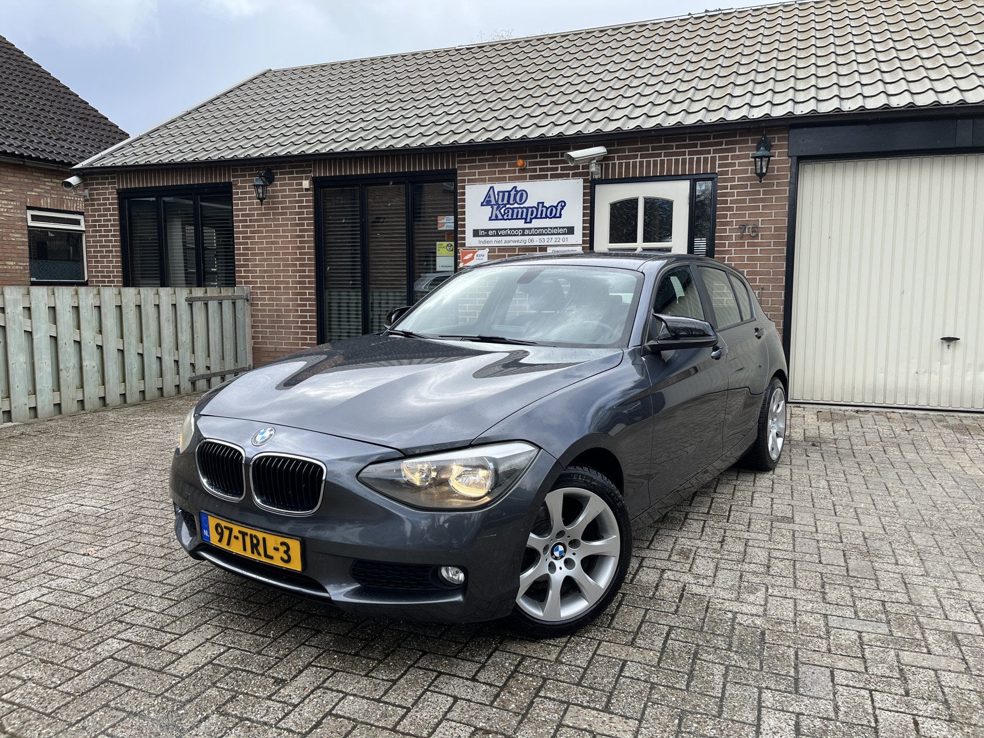 BMW 1-serie 118d Business+ Sportstoelen Nieuwe A.P.K, Auto's, Euro 5, Zwart, 23 km/l, Origineel Nederlands