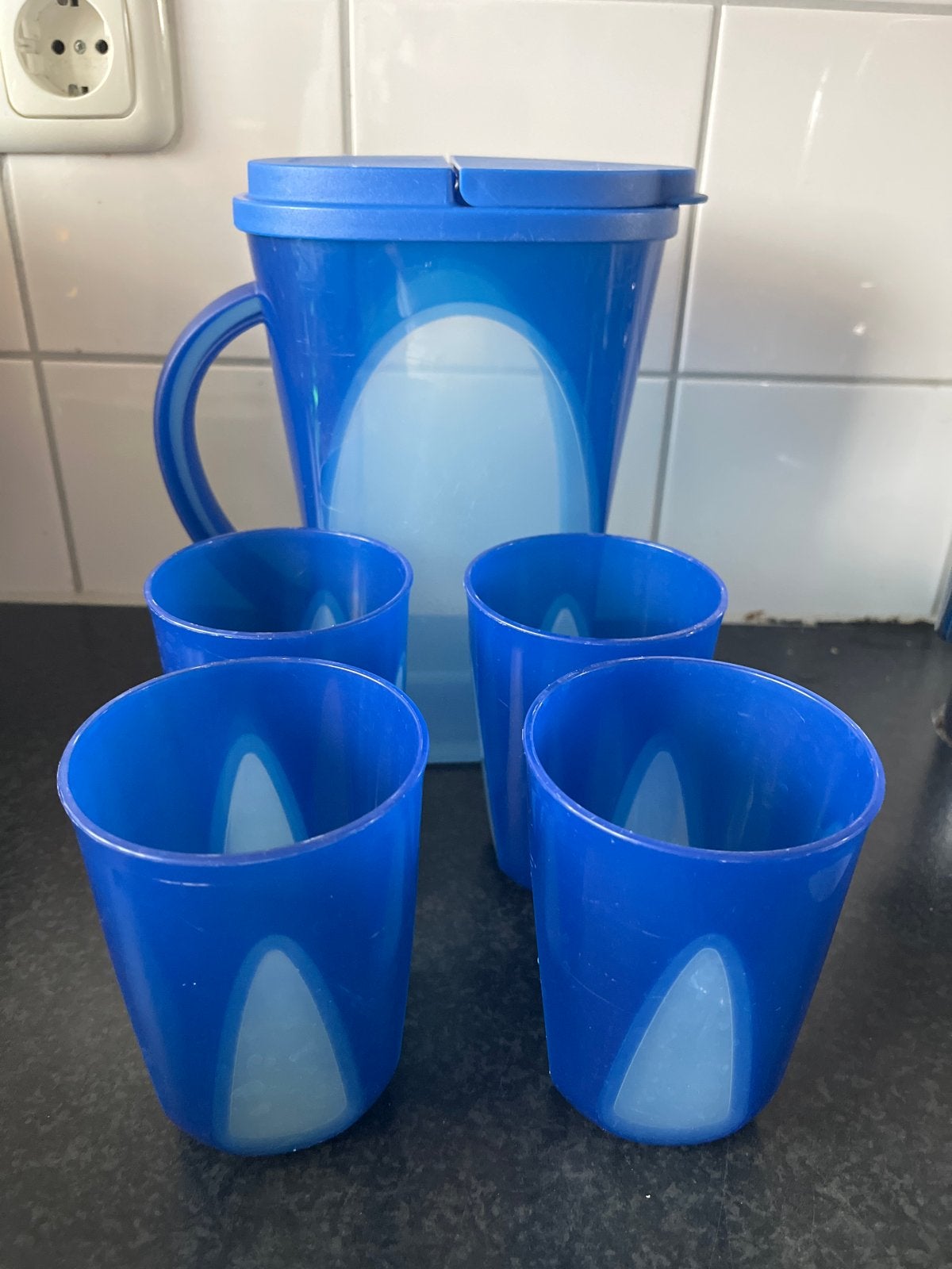 Blauwe kan met 4 bekers - Ideaal voor picknick of tuin, Ophalen of Verzenden, Gebruikt