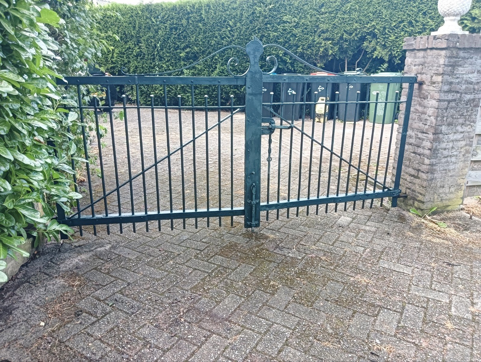 Robuust ijzeren sierhekwerk met poort, Ophalen, Met poort, Gebruikt, Sierhekwerk