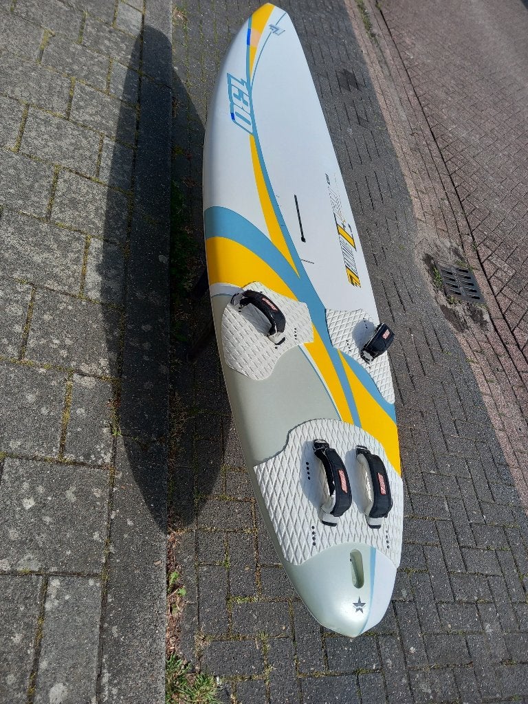Fanatic E Ray 130 L freeride compleet met North 6.4 zeil, Ophalen, 250 tot 300 cm, Gebruikt, Met mast