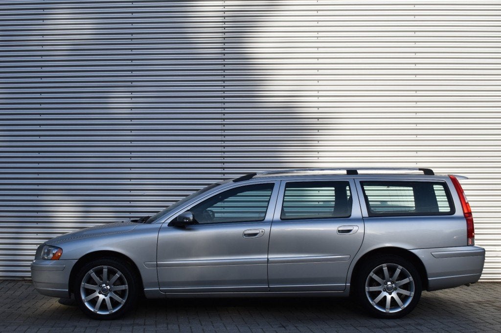 Volvo V70 2.0T EDITION SPORT / 5-CYLINDER / LEDER / TREKHAAK, Auto's, 1984 cc, Handgeschakeld, Navigatiesysteem, 1501 kg