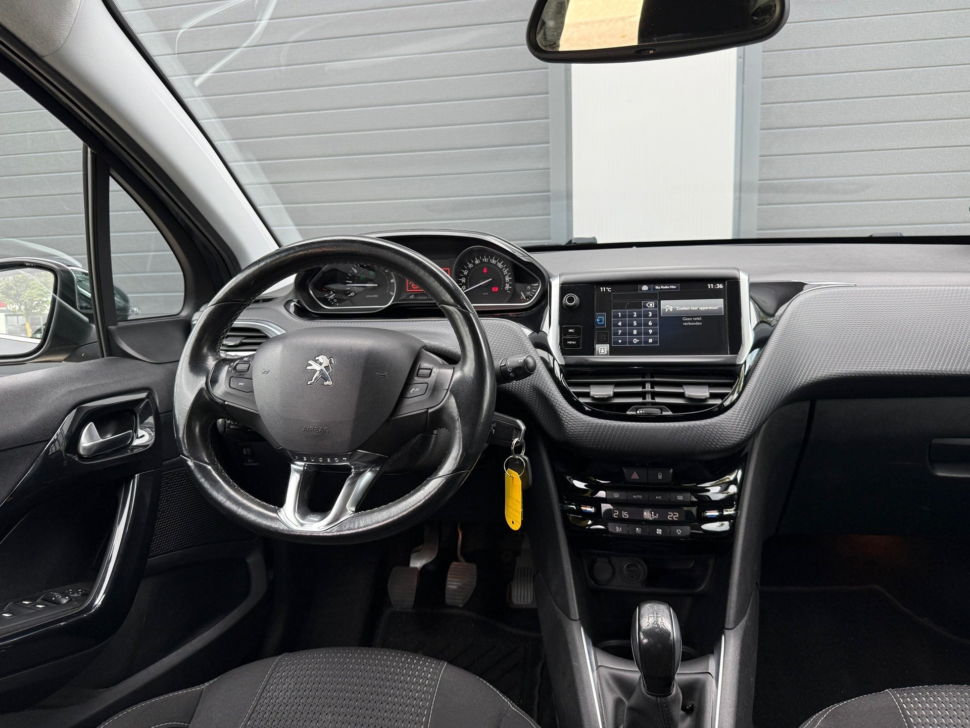 Peugeot 208 1.2 PureTech Allure / NAVI / BOEKEN AANWEZIG NAP, Auto's, Voorwielaandrijving, Euro 6, 23 km/l, Origineel Nederlands