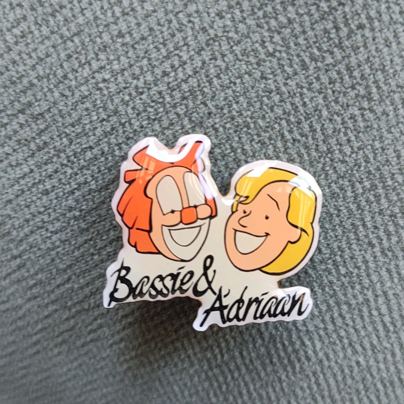 Bassie & Adriaan Speldje - Nostalgische Pin, Verzamelen, Ophalen of Verzenden, Zo goed als nieuw, Figuurtje, Speldje of Pin