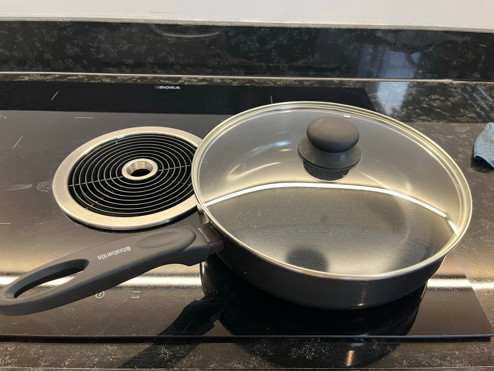 Brabantia hapjespan met deksel - 28 cm, Huis en Inrichting, Keuken | Potten en Pannen, Ophalen, Gebruikt, Met deksel, Overige typen