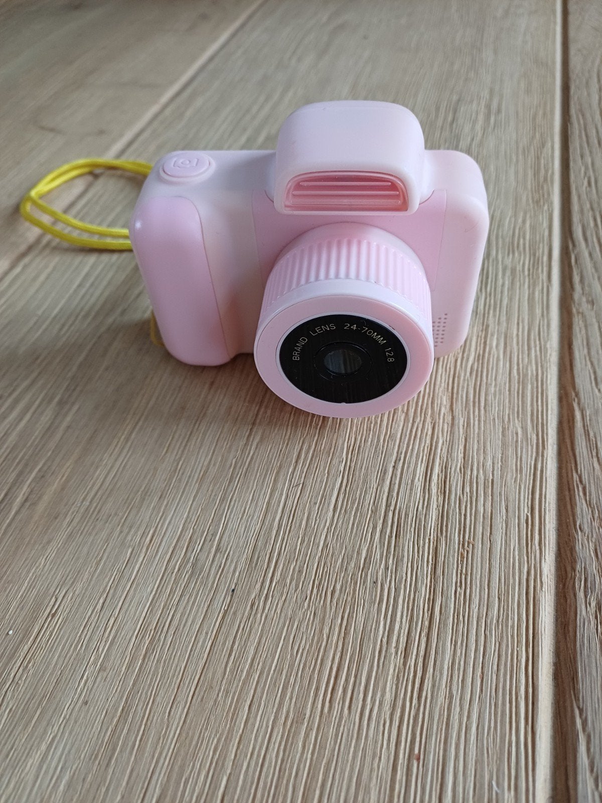 Roze kindercamera met gele draagriem, Zo goed als nieuw, Kindercamera, Overige Merken, Draagriem