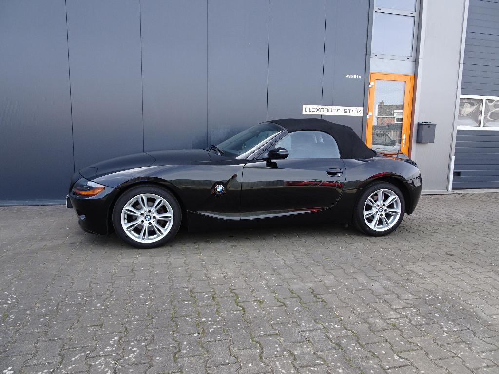 BMW Z4 Aut 2.2is  2004 Triple Black Uniek, Auto's, BMW, Achterwielaandrijving, Zwart, Cabriolet, Zwart