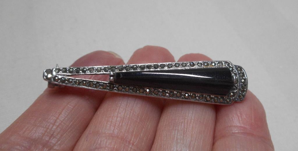Zilveren antieke broche met onyx en markasiet nr.1742