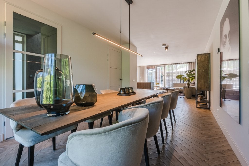 Foto 4 van Maatwerk massieve tafel met 8 stoelen van de Factorij Retie