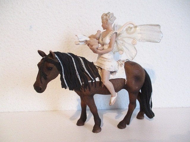 schleich paard met elf en baby 70409, Ophalen of Verzenden, Zo goed als nieuw, Paard, Beeldje of Figuurtje