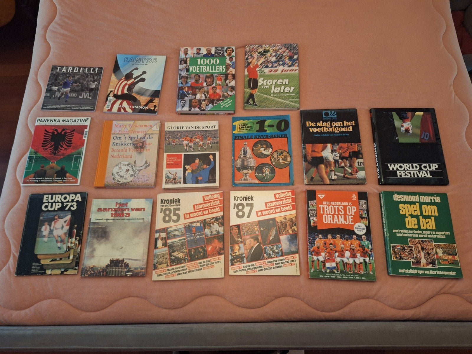 16 Voetbal boeken kroniek, Europacup, 1000 voetballers, Ophalen of Verzenden, Balsport