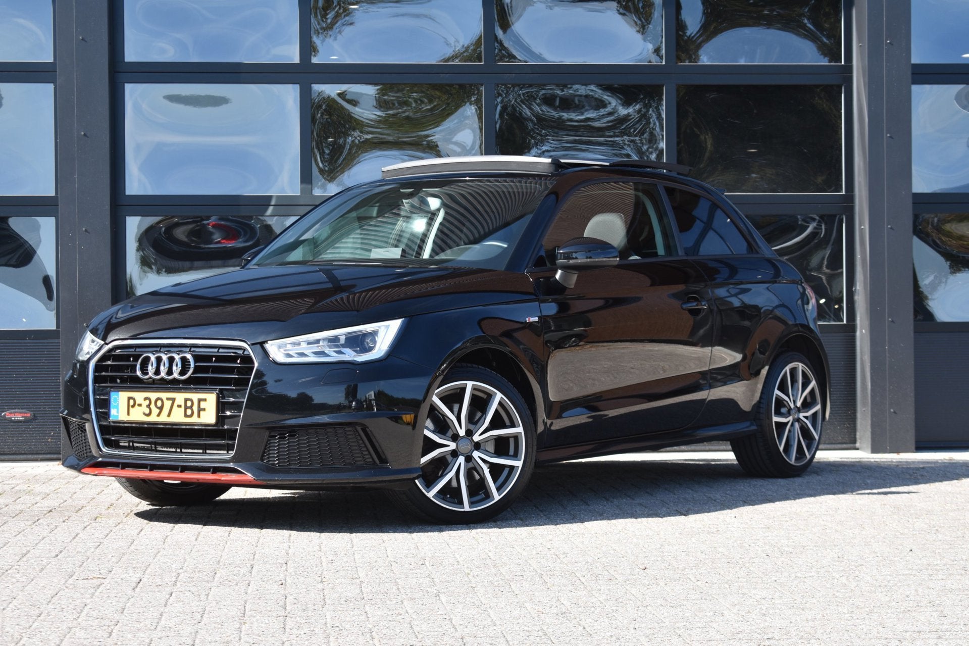 Audi A1 1.8 TFSI Sport '16 Xenon Pano Clima Navi Inruil moge, Auto's, 4 stoelen, 620 kg, Zwart, Automatische klimaatregeling