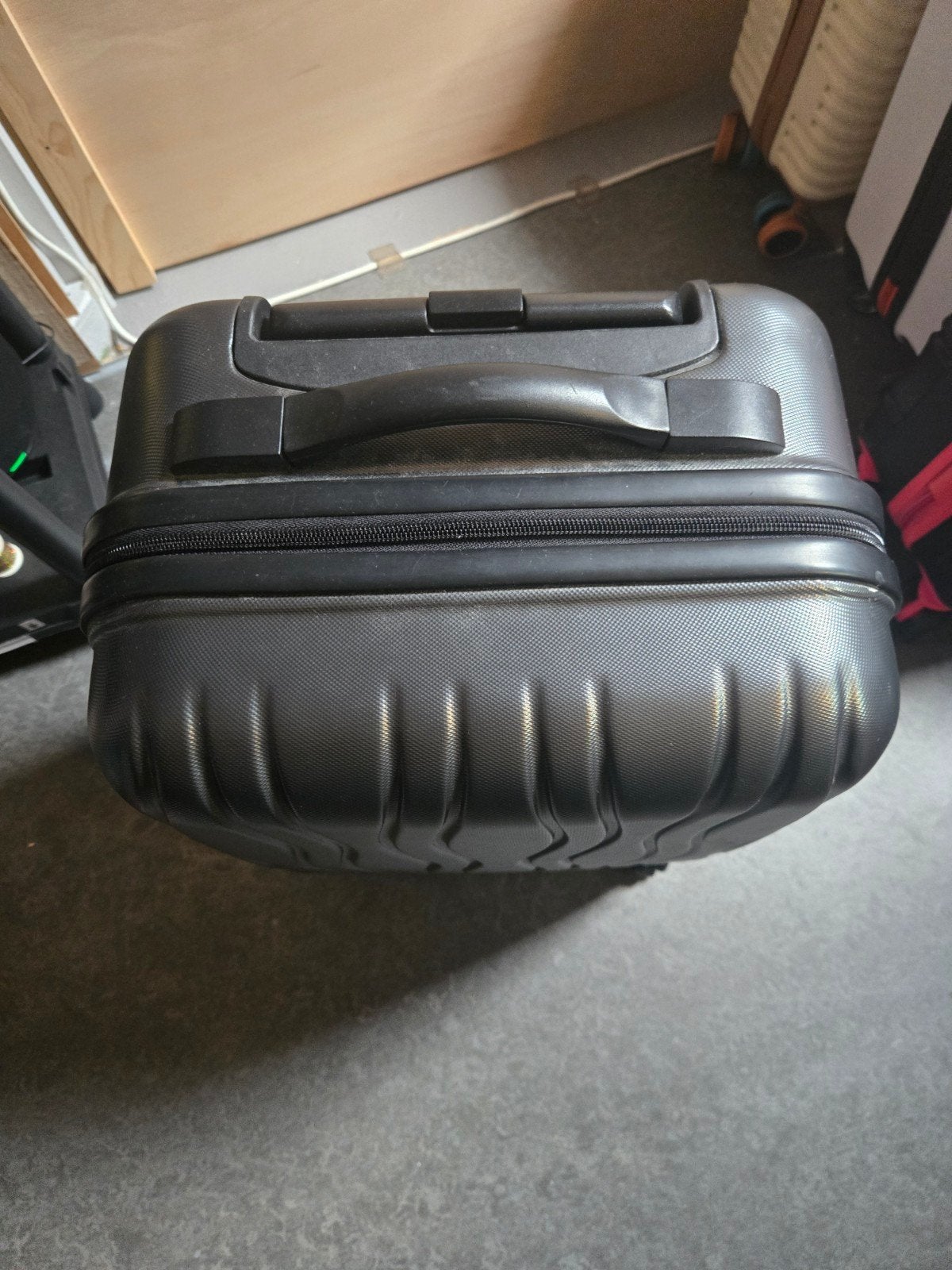 Compacte handbagage koffer - 31x45x22 cm, Sieraden, Tassen en Uiterlijk, Koffers, Ophalen, Wieltjes, Gebruikt, Hard kunststof