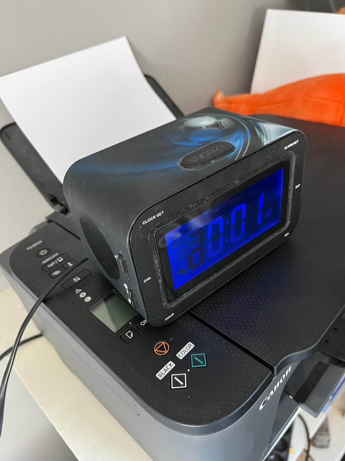Wekkerradio Bigben ( voetbal thema ), Ophalen of Verzenden, Gebruikt, Digitaal