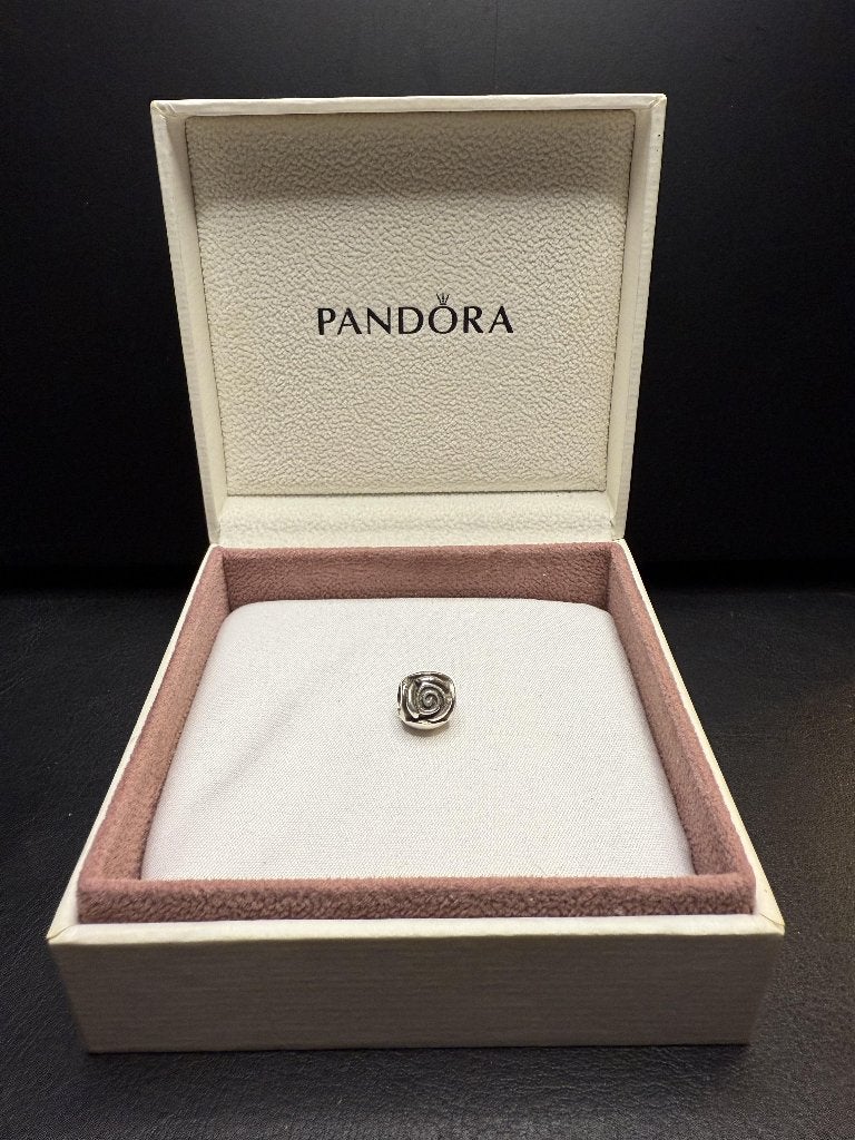 Pandora Rose bedel: Sterling Zilver 925/1000, Gebruikt, Pandora, Ophalen of Verzenden, 1 bedel