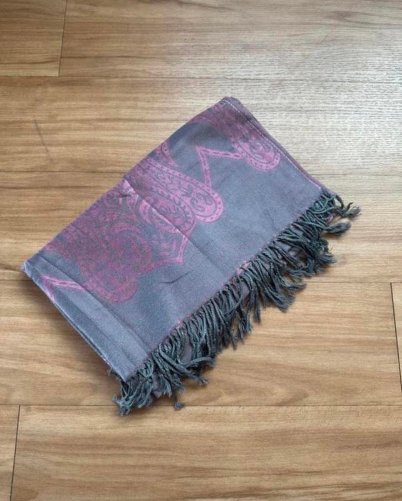Paars / roze sjaal met franjes en barok print - hoofddoek, Ophalen of Verzenden, Zo goed als nieuw, Maat 46/48 (XL) of groter