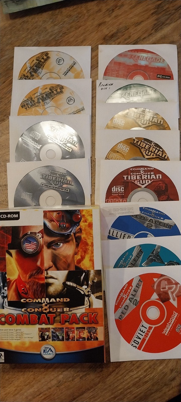 Command & Conquer Combat Pack PC CD-ROM (5 games), Online, Gebruikt, Ophalen of Verzenden, 3 spelers of meer