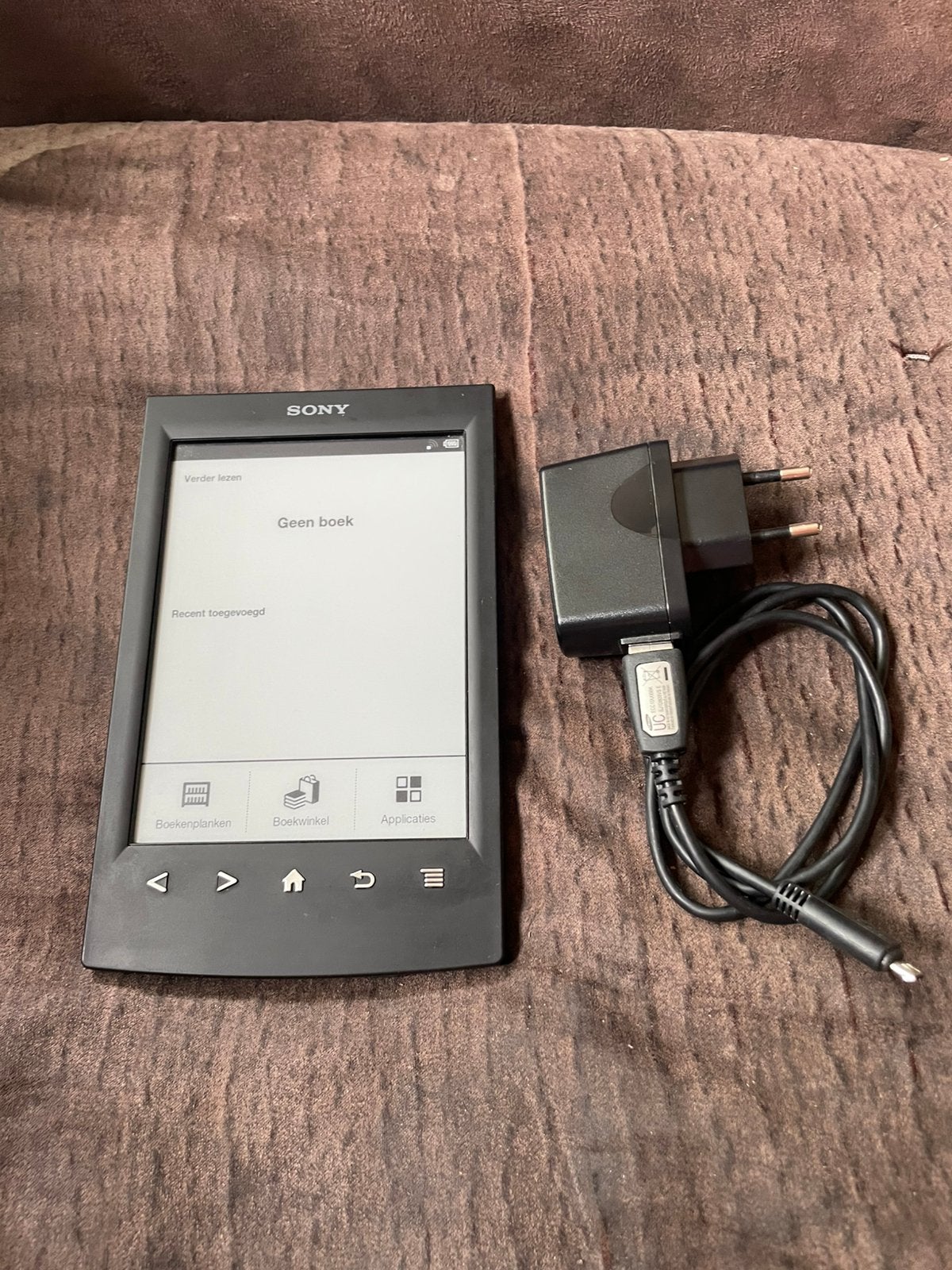 Sony Reader PRS-T2 e-reader in zeer goede staat met lader!, Computers en Software, E-readers, Ophalen of Verzenden, Zo goed als nieuw