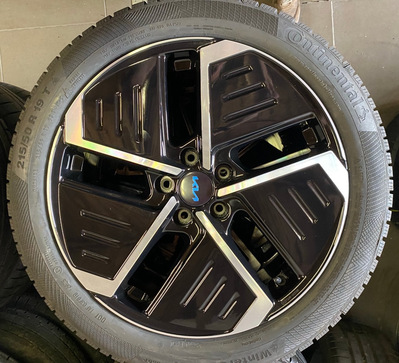 NIEUWE 19” Kia EV3 velgen + TPMS + Continental winterbanden, 19 inch, 215 mm, Banden en Velgen, Nieuw